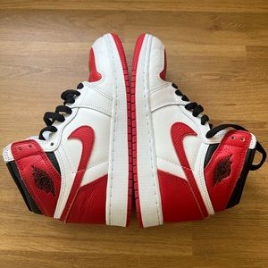 Air Jordans 1 Retro High OG "White/University Red/Black Size Boys 4